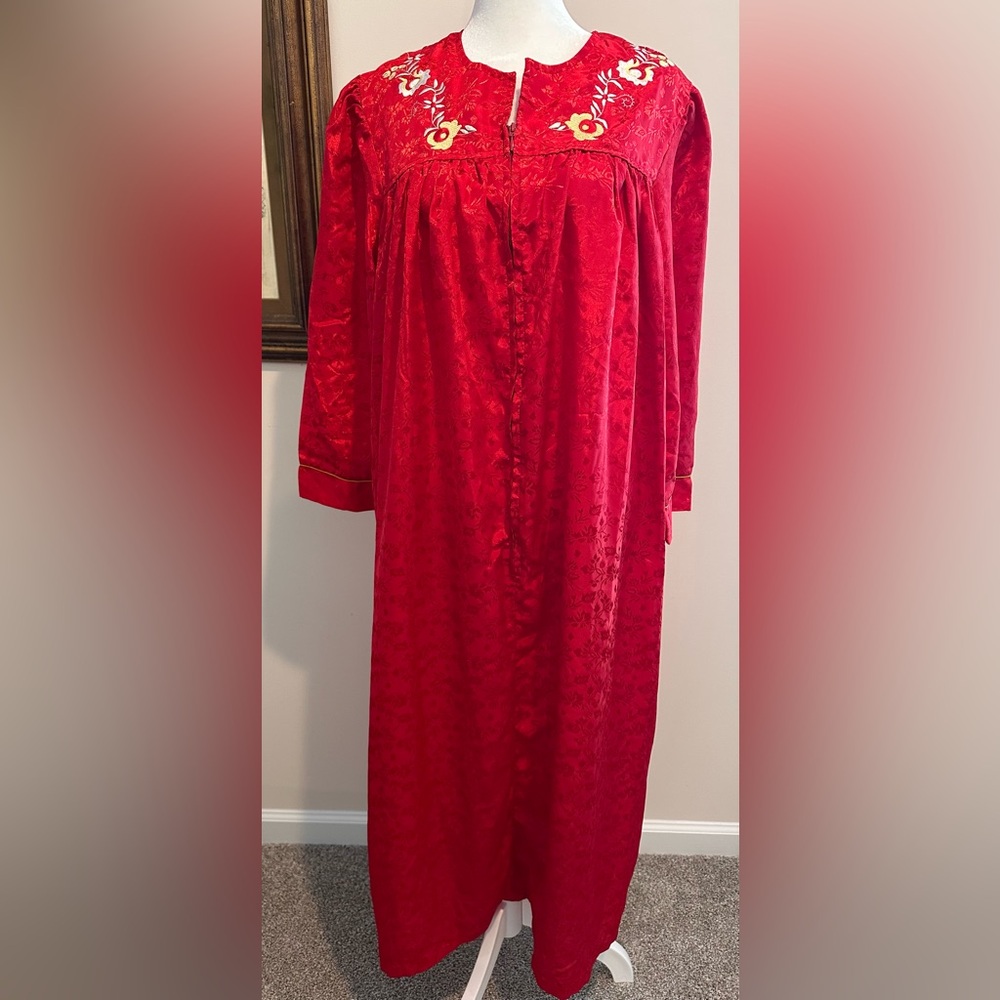 Vintage Simply Basic Red Embroidered Satin Long Pullover Robe. Size Medium